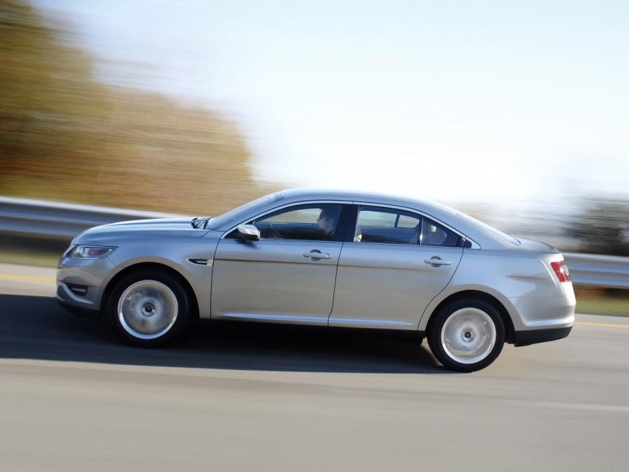  Ford Taurus Limited 2010 года  (фото 29 из 43)
